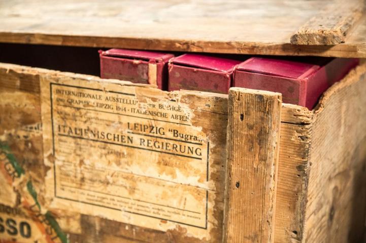 La cassa di legno che ha conservato la Raccolta