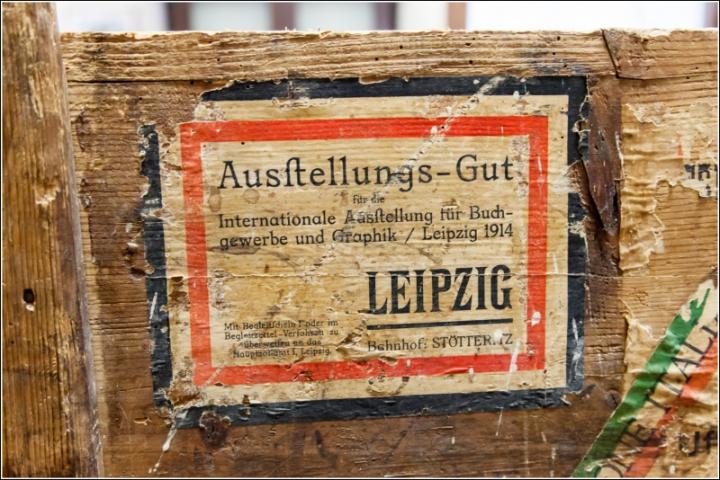 Cassa in legno originale che conteneva i 10 faldoni di carta dal XIII sec.